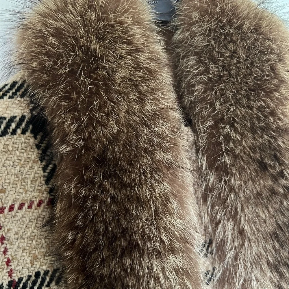 Burberry Beige Plaid Wool Coat with Brown Fur Trim - Picture 5 of 15